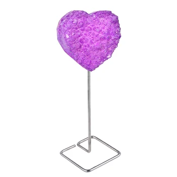 Горный кварц с титановым покрытием в форме сердца с металлической подставкой, Красочный образец для демонстрации орнамента из Жеодного камня