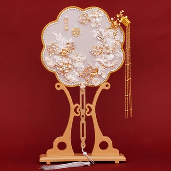 Ручной вентилятор Невесты в китайском стиле Ручной работы Счастливое украшение для рабочего стола из изысканной ткани с жемчугом